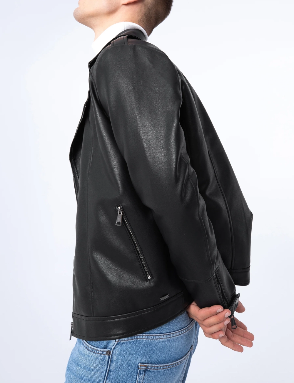Classic Black Leather Biker Jacket Sleek Design with Streamlined Fit and Premium Detailing (5)